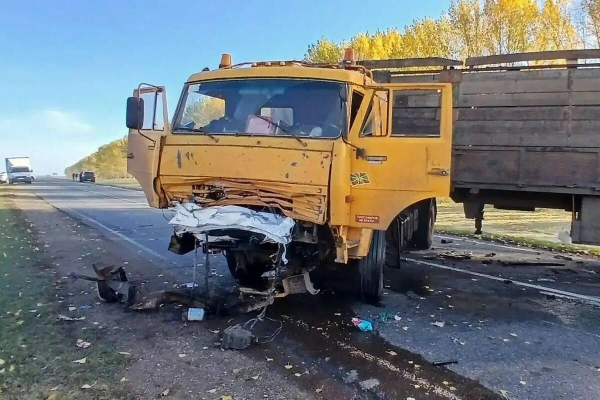 В Татарстане водитель погиб, вылетев из машины после удара о грузовик