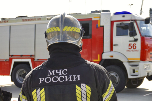 В Челнах пожарные тушили огонь в автомобиле «Лада» В Челнах пожарные тушили огонь в автомобиле «Лада»