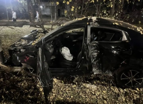 21-летний водитель Kia Rio устроил ДТП в Челнах, пострадала девушка 21-летний водитель Kia Rio устроил ДТП в Челнах, пострадала девушка