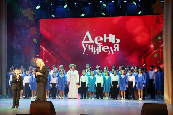 В Набережных Челнах 28 педагогов получили заслуженные награды В Набережных Челнах 28 педагогов получили заслуженные награды