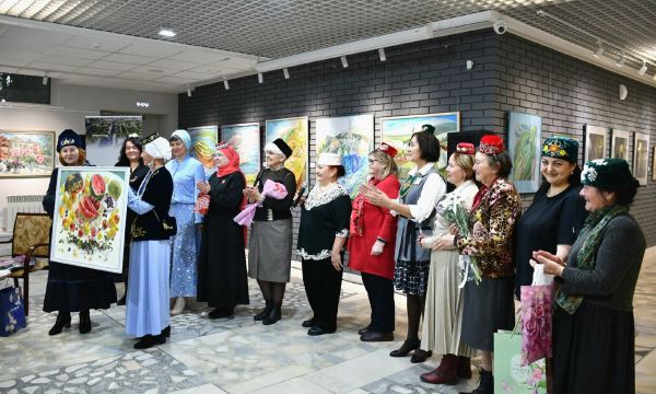 В картинной галерее открылась юбилейная выставка художницы Раузы Ивановой В картинной галерее открылась юбилейная выставка художницы Раузы Ивановой
