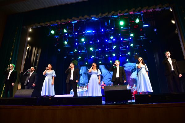 В Набережных Челнах концертом &laquo;Строители эпохи&raquo; поздравили старшее поколение 