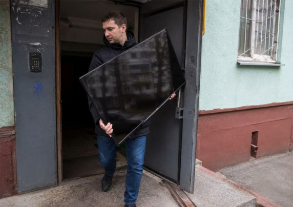 Вернулся домой и испытал шок: из квартиры челнинца украли телевизор Вернулся домой и испытал шок: из квартиры челнинца украли телевизор