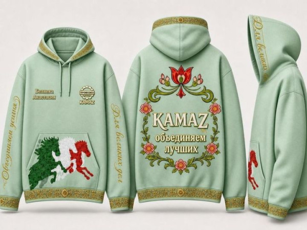 Толстовки, кепки и сумочки: камазовцы создали корпоративные сувениры