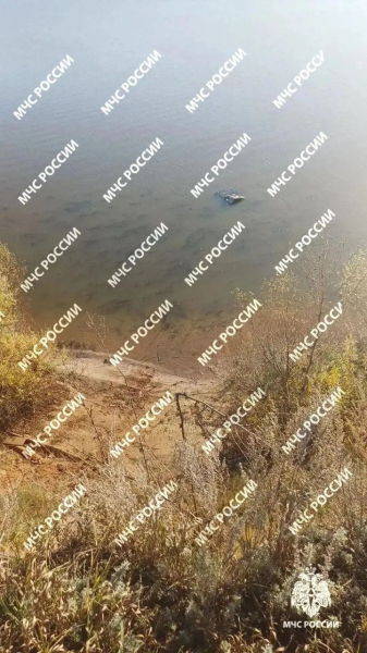 В Татарстане &laquo;Лада&raquo; слетела с обрыва в реку, погибли двое парней